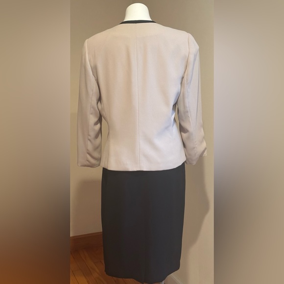 Le Suit Paris New York Beige & Black Top.Skirt Set Top Is Double Breasted Sz 12P - Picture 5 of 16